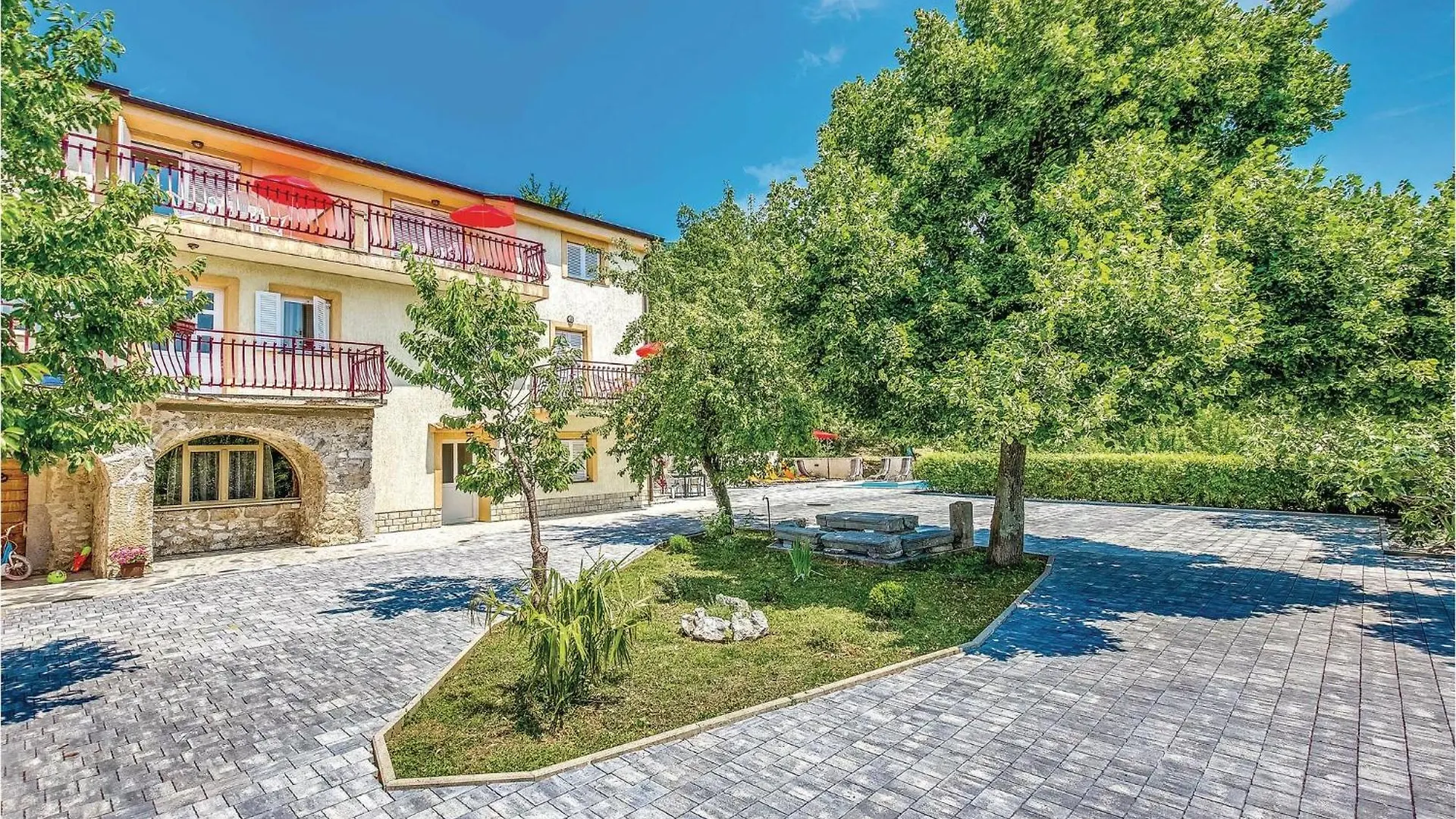 Beautiful Apartment In Grizane With Kitchen